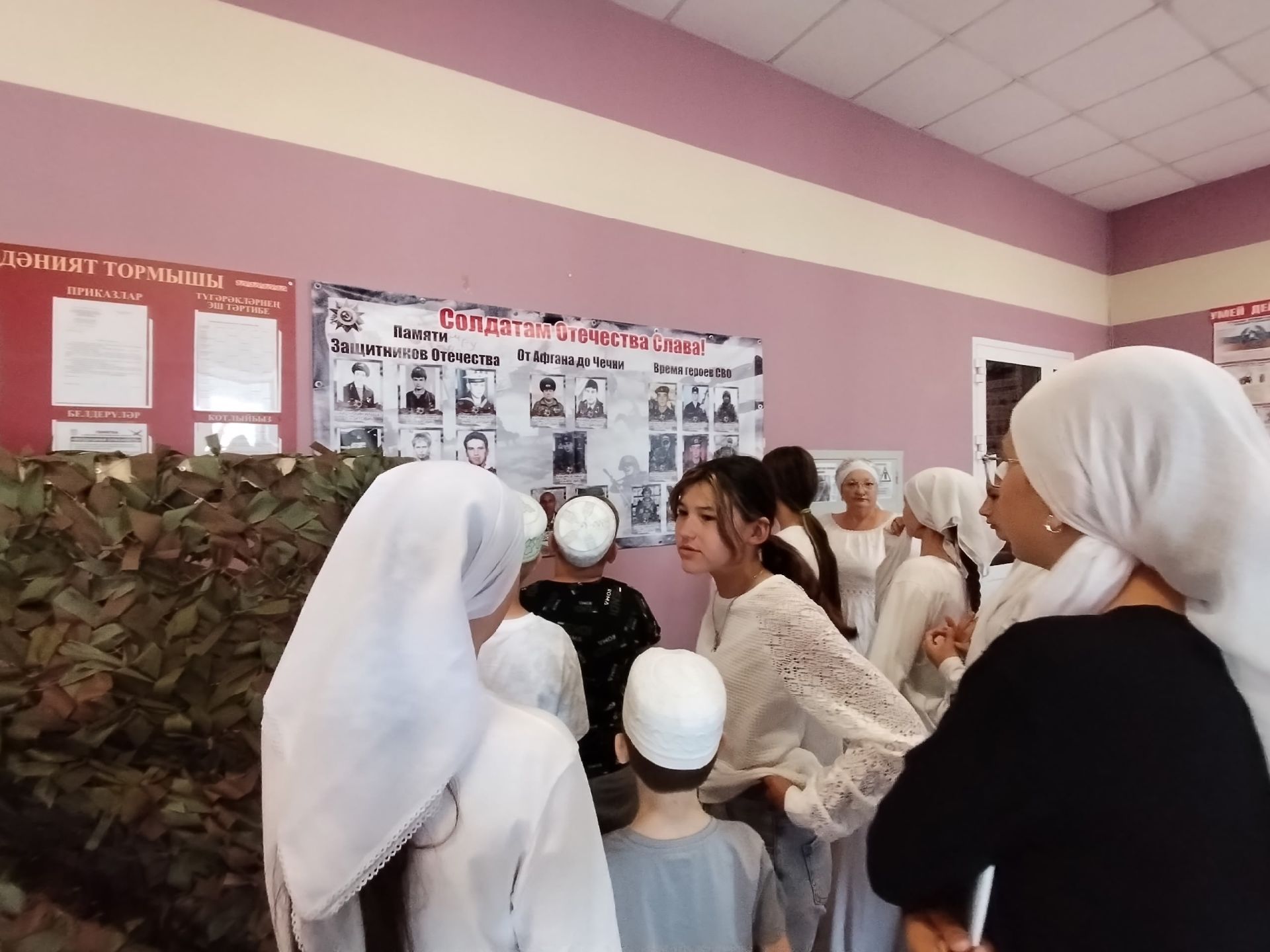 Зәй-Каратай авылы мәдәният йортында балалар белән хәрби хәрәкәтләр ветераннары көнен искә алдылар