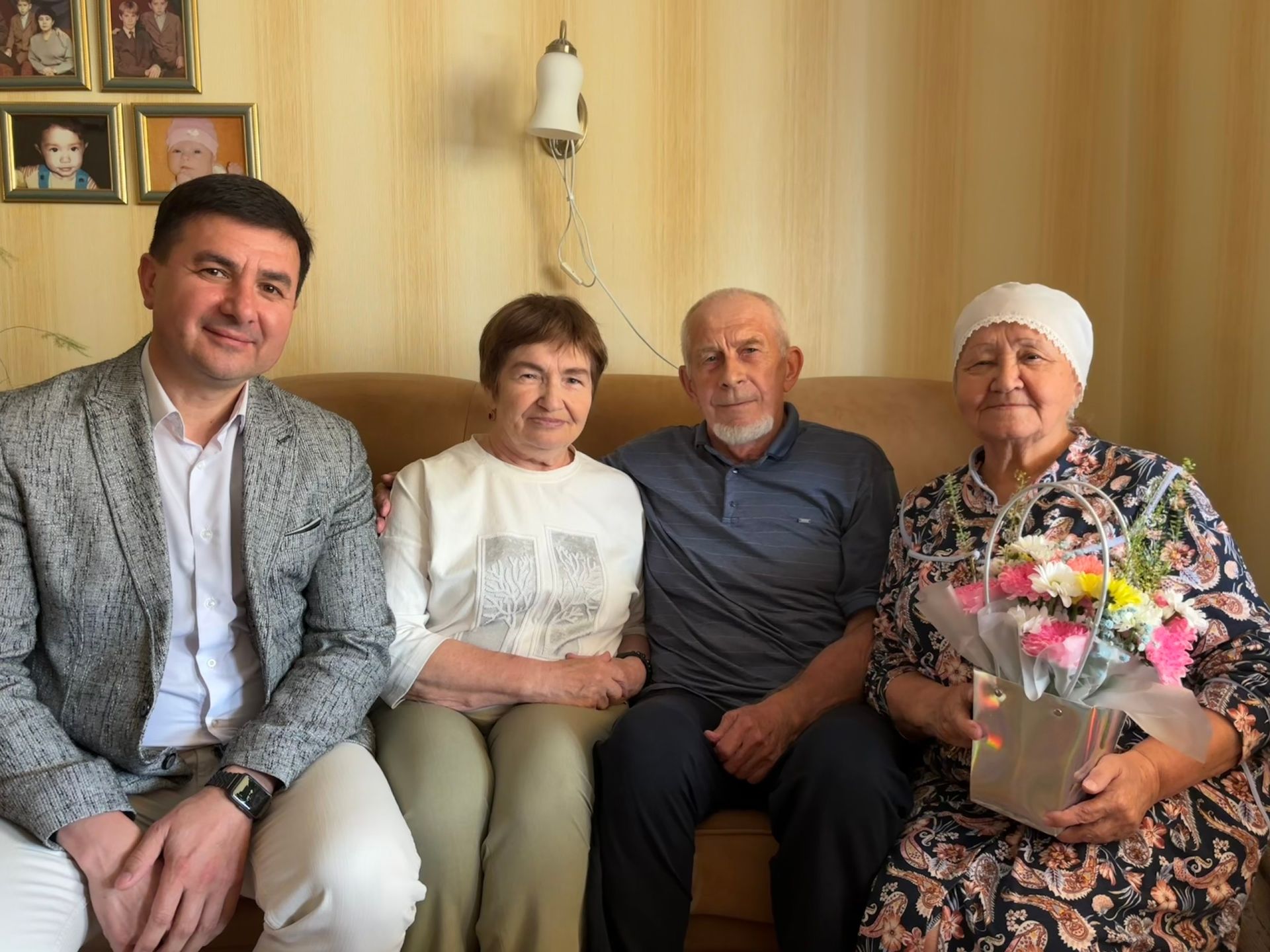 Лениногорск баш табибы белән профсоюз комитеты рәисе сәламәтлек саклау ветераннары янында булды