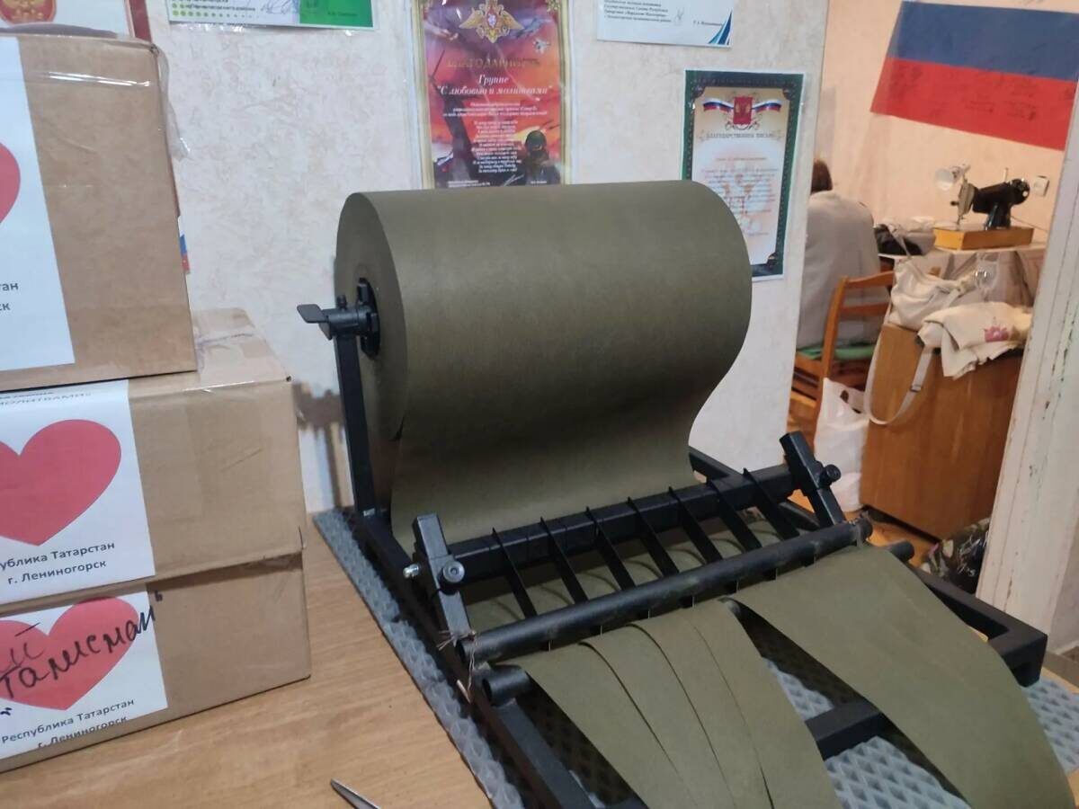 Лениногорск волонтерлары 700 маскировка челтәре әзерләгән һәм СВО өчен плащ тегүне җайга салдылар