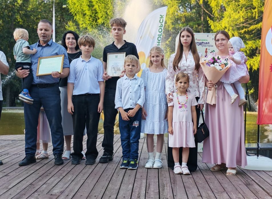Лениногорскида ун балалы гаиләләргә акчалата сертификатлар тапшырылды (+фотолар)