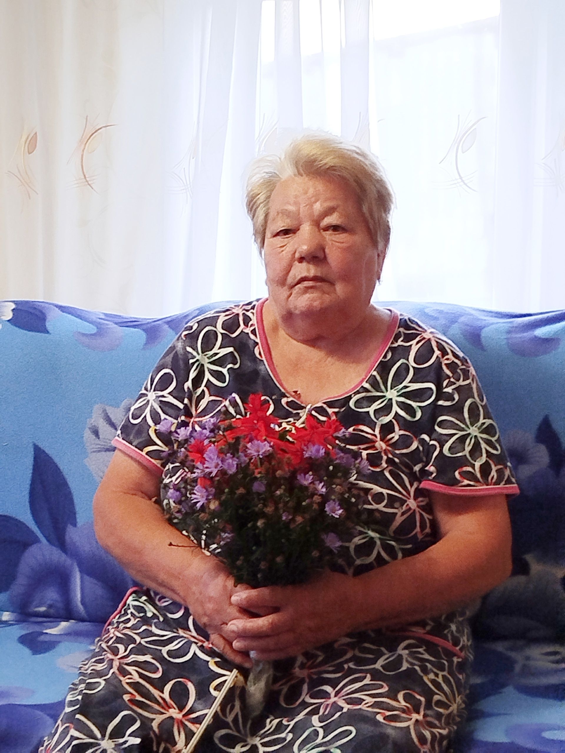 Мичурин авылында Белем көнендә лаеклы ялдагы укытучының хәлен белешкәннәр