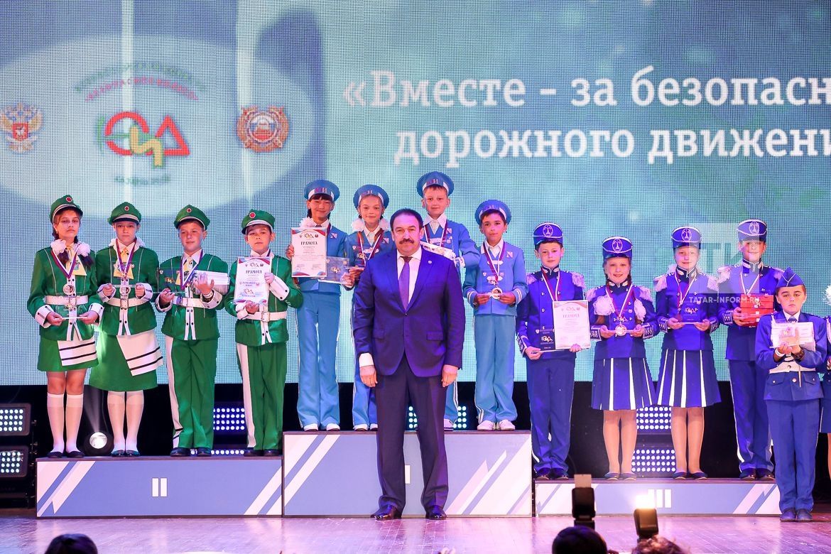 Песошин “Бергә – юл хәрәкәте куркынычсызлыгы өчен” бәйгесе җиңүчеләрен бүләкләде