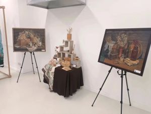 Казанда Лениногорск музыка-сәнгать педагогика колледжының юбилеена багышланган күргәзмә эшли
