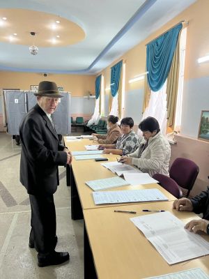 Иске Шөгер авылында Хәмит бабай  беренче булып сайлауга килә