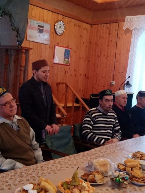 «Фаяз» мәчетендә махсус операциядә катнашучыларның әти-әниләре белән очрашу узды