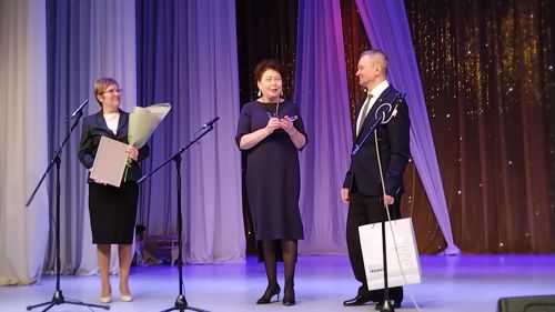 Лениногорск Мәдәният сараенда талантлы баянчы һәм башкаручы Геннадий Садовниковны юбилее белән котладылар (фотолар)