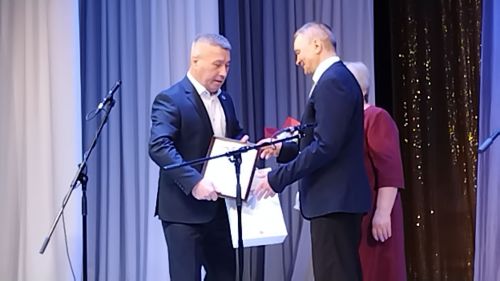 Лениногорск Мәдәният сараенда талантлы баянчы һәм башкаручы Геннадий Садовниковны юбилее белән котладылар (фотолар)