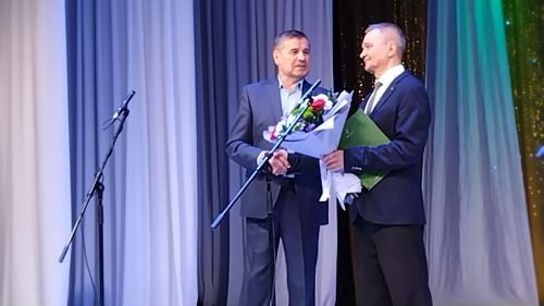 Лениногорск Мәдәният сараенда талантлы баянчы һәм башкаручы Геннадий Садовниковны юбилее белән котладылар (фотолар)