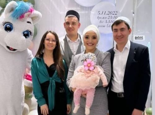 Зөлфирә һәм Алмаз Мирзаяновлар кызлары Нәзирәнең бәби туен үткәргән