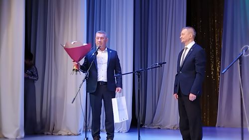 Лениногорск Мәдәният сараенда талантлы баянчы һәм башкаручы Геннадий Садовниковны юбилее белән котладылар (фотолар)
