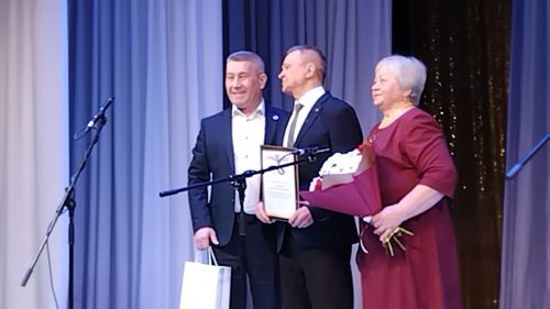 Лениногорск Мәдәният сараенда талантлы баянчы һәм башкаручы Геннадий Садовниковны юбилее белән котладылар (фотолар)