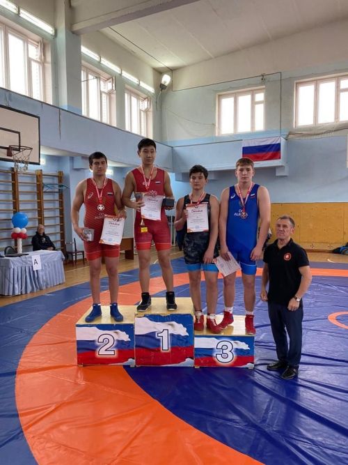Лениногорскилылар грек-рим көрәшендә көмеш һәм бронза медальләр яулады