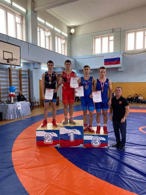 Лениногорскилылар грек-рим көрәшендә көмеш һәм бронза медальләр яулады
