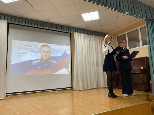 Шәһәребезнең 6нчы мәктәбе коллективы Россия Герое Дамир Исламовны искә алды