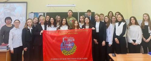Лениногорскиның 2 нче мәктәбендә укучылар спецназ ротасының барлыкка килү тарихы белән танышты