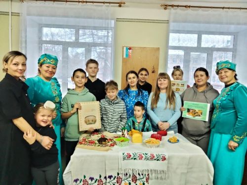 Лениногорскиның «Исток-Башлангыч» үзәгендә татар халкының милли ризыклары турында сөйләштеләр