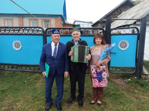 Мөэмин-Каратайның лаеклы ялдагы укытучыларын тәбрикләделәр (+ фотолар)