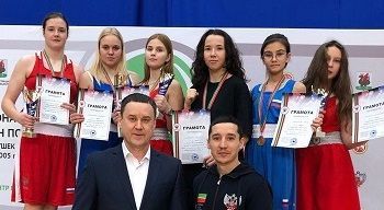 Лениногорскиның боксчы кызлары алтын медальләр яулап кайтты