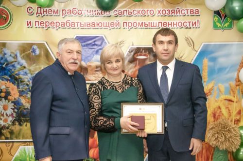 Лениногорск районының аграр хезмәтчәннәре бүләкләнде, үз эшләренә нәтиҗә ясадылар (+ фотолар)