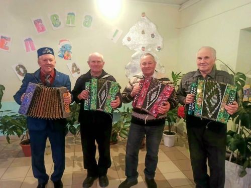 Мөэмин-Каратай авылы мәдәният йортына яңа гармуннар кайтты