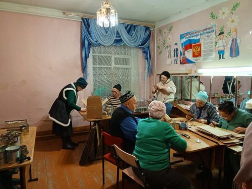 Керкәле авылы халкы МХОга машина да җибәрә, шәмнәр дә ясый (+ фотолар)