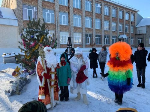 Лениногорск микрорайоннары ишегалларында Яңа ел бәйрәмнәре башлана
