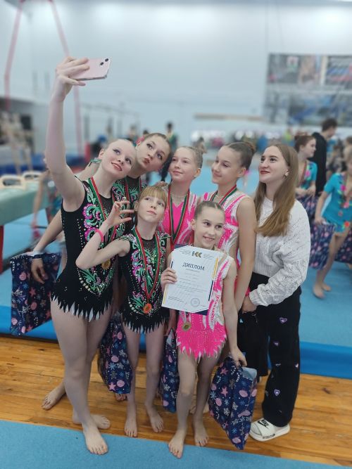 Лениногорскиның акробат кызлары алтын медальләр алып кайтты