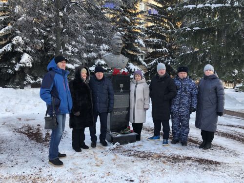 Лениногорскида Ватан Геройлары хөрмәтенә Мәңгелек утка чәчәкләр салдылар