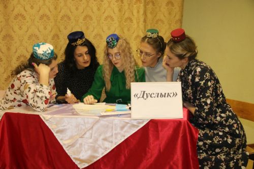 11нче гимназия Татарстанда Милли мәдәниятләр һәм гореф-гадәтләр елын әдәби көрәш белән башлады (+ фоторепортаж)