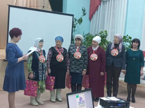 Сугышлы авылы Мәдәният йортында ветеран-укытучыларны хөрмәтләгәннәр