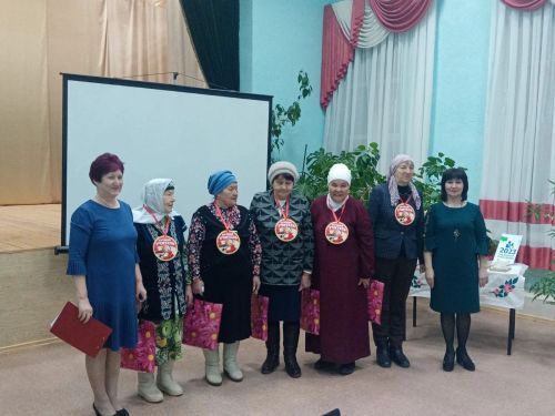Сугышлы авылы Мәдәният йортында ветеран-укытучыларны хөрмәтләгәннәр