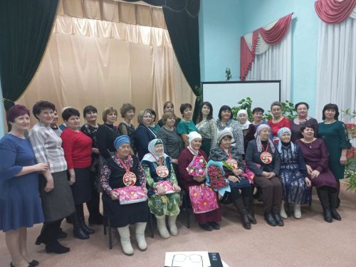 Сугышлы авылы Мәдәният йортында ветеран-укытучыларны хөрмәтләгәннәр