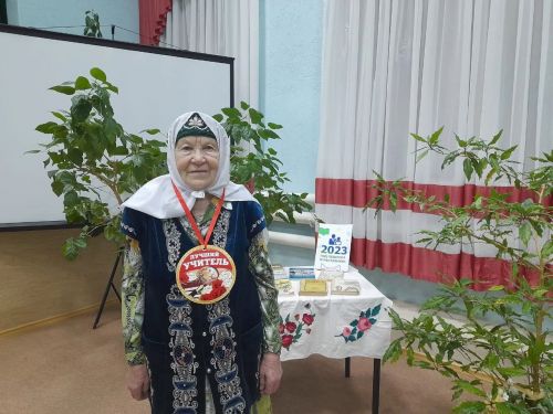 Сугышлы авылы Мәдәният йортында ветеран-укытучыларны хөрмәтләгәннәр