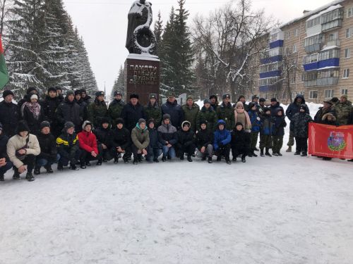 Лениногорскида «Мәңгелек ут» һәйкәленә чәчәкләр куйдылар