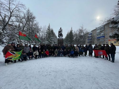 Лениногорскида «Мәңгелек ут» һәйкәленә чәчәкләр куйдылар
