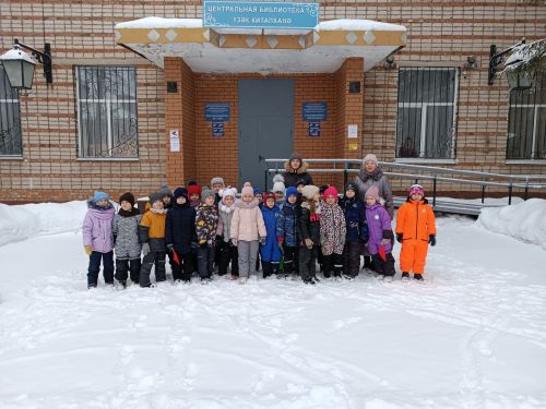 14нче балалар бакчасы нәниләре китапханәдә уеннар уйнап, җырлар башкарып кайтты