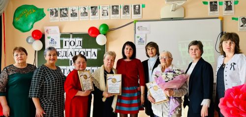 Зәй-Каратай мәктәбенең ветеран укытучы-остазлары бергә очрашты (+ фотолар)