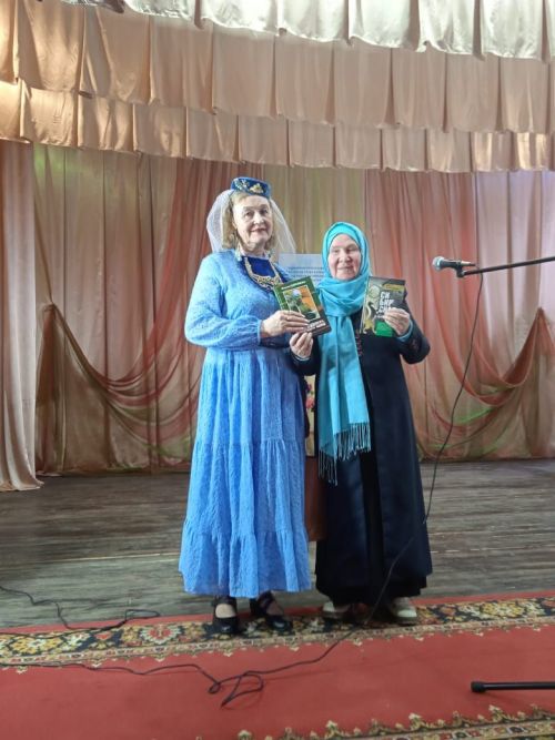 Куакбашта бөек галим Габдерәхим Утыз Имәнинең шәҗәрәләре буенча китап тәкъдим иттеләр