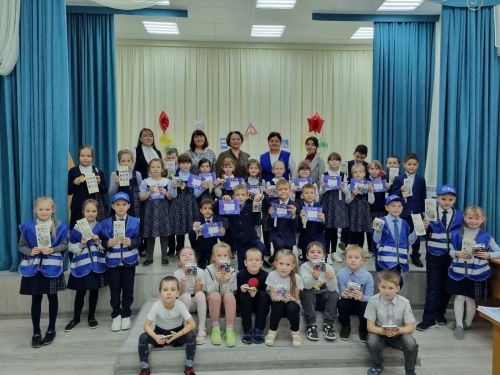 Яшь юл хәрәкәте инспекторлары отрядларына - 50 ел. Лениногорскиның яшь инспекторлары - юл иминлеге яклы