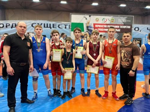 Лениногорскилылар грек-рим көрәшендә призлы урыннар яулап кайтты