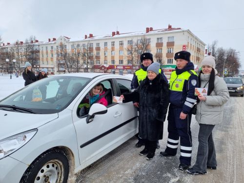 Лениногорскида «Автоледи өчен чәчәкләр» акциясе үткәрелде (+фотолар)