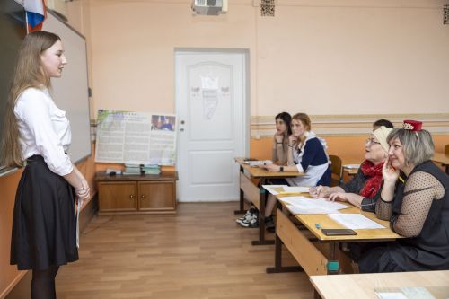 Лениногорскиның 4нче мәктәбендә беренче тапкыр Шамил Бикчурин исемендәге фәнни-практик конференция үтте