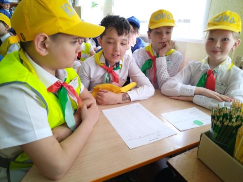 Лениногорскида  «Куркынычсыз тәгәрмәч» конкурсында яшь юл хәрәкәте инспекторларының 20 командасы көч сынашты (+фотолар)