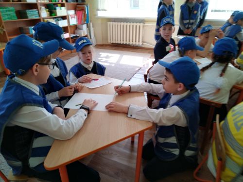 Лениногорскида  «Куркынычсыз тәгәрмәч» конкурсында яшь юл хәрәкәте инспекторларының 20 командасы көч сынашты (+фотолар)