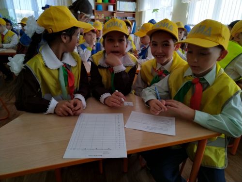 Лениногорскида  «Куркынычсыз тәгәрмәч» конкурсында яшь юл хәрәкәте инспекторларының 20 командасы көч сынашты (+фотолар)