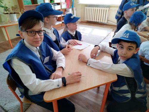 Лениногорскида  «Куркынычсыз тәгәрмәч» конкурсында яшь юл хәрәкәте инспекторларының 20 командасы көч сынашты (+фотолар)