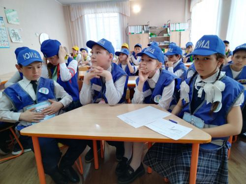 Лениногорскида  «Куркынычсыз тәгәрмәч» конкурсында яшь юл хәрәкәте инспекторларының 20 командасы көч сынашты (+фотолар)