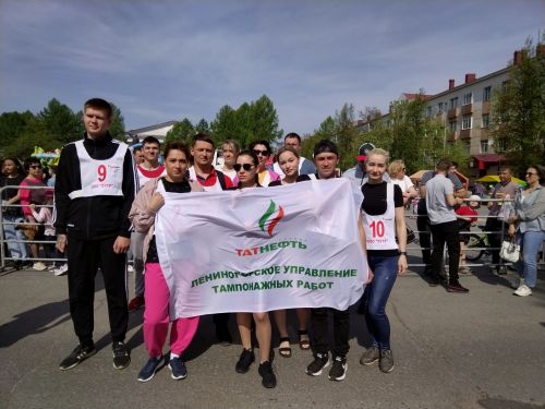 Лениногорскиның Үзәк мәйданында 1 май эстафетасы үтте (+фотолар)
