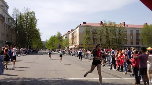 Лениногорскиның Үзәк мәйданында 1 май эстафетасы үтте (+фотолар)