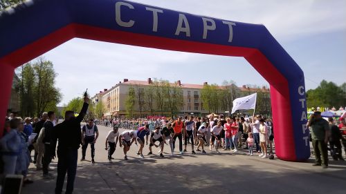 Лениногорскиның Үзәк мәйданында 1 май эстафетасы үтте (+фотолар)
